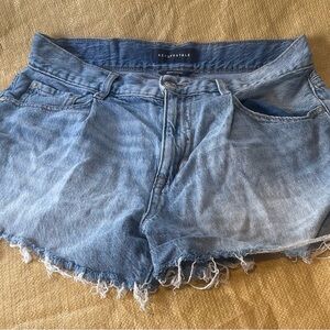 Aeropostale Mom Blue Jean Shorts Distressed Frayed Hem